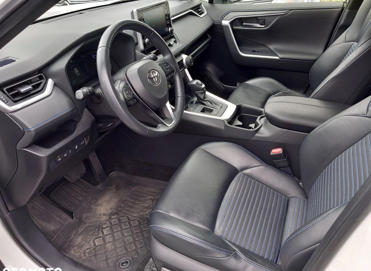 Toyota RAV4 cena 142900 przebieg: 66363, rok produkcji 2019 z Niepołomice małe 529